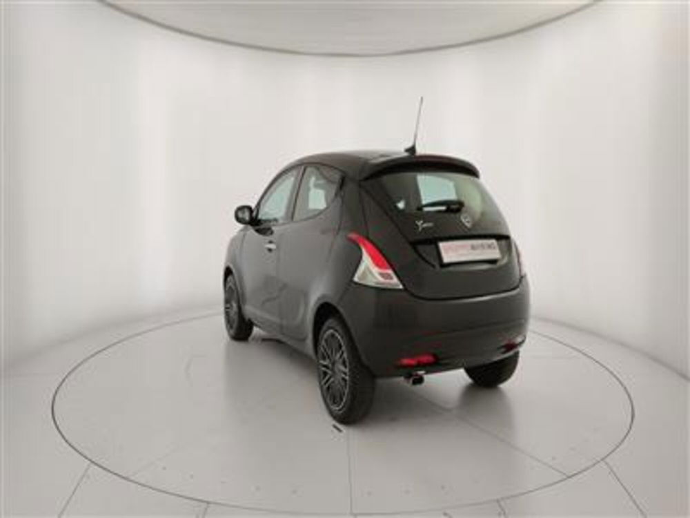 Lancia Ypsilon usata a Bari (5)