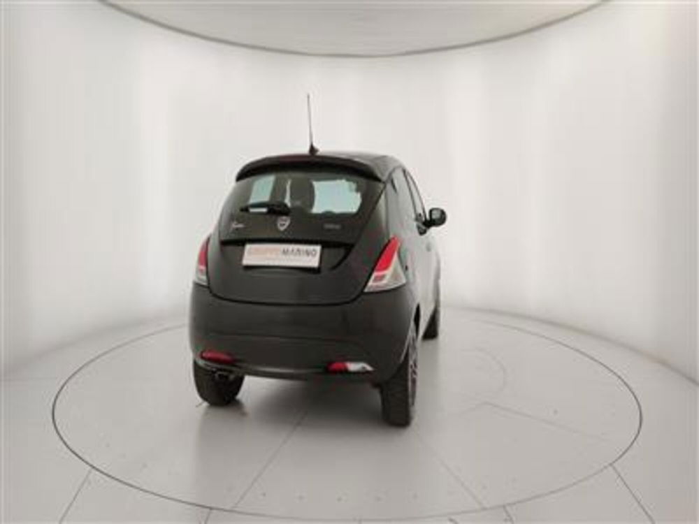 Lancia Ypsilon usata a Bari (7)