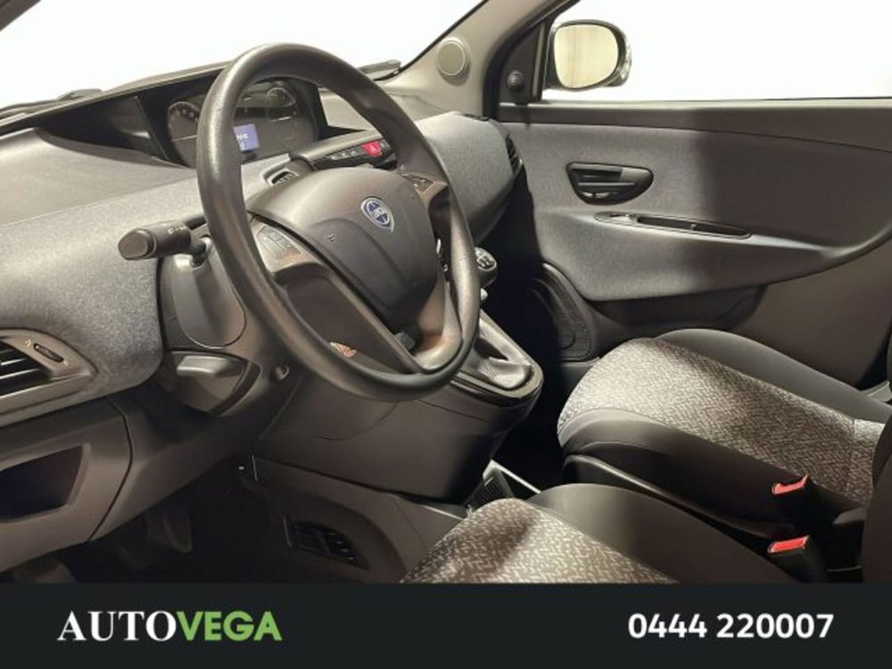 Lancia Ypsilon usata a Vicenza (7)