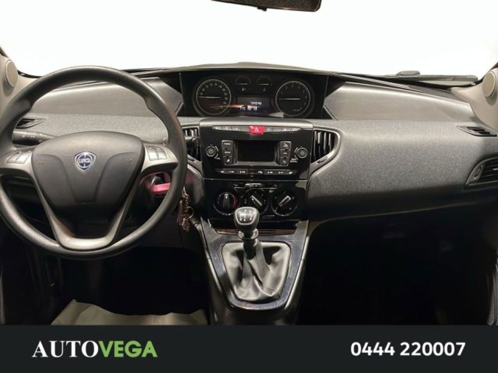 Lancia Ypsilon usata a Vicenza (9)