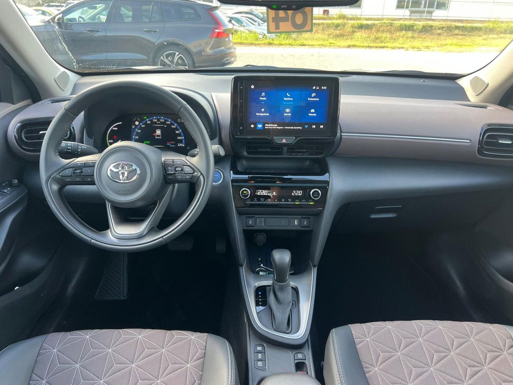 Toyota Yaris Cross nuova a Reggio Calabria (8)