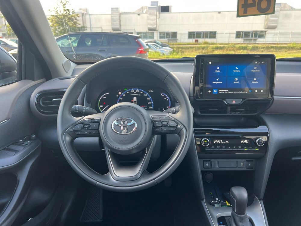 Toyota Yaris Cross nuova a Reggio Calabria (9)