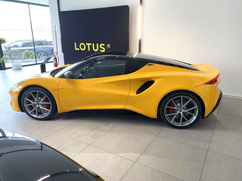 Lotus Emira nuova a Bari (4)