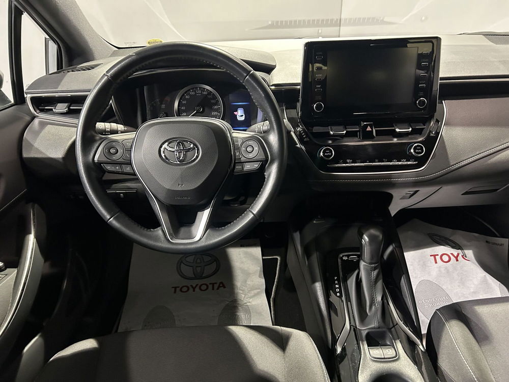 Toyota Corolla Touring Sports usata a Milano (10)