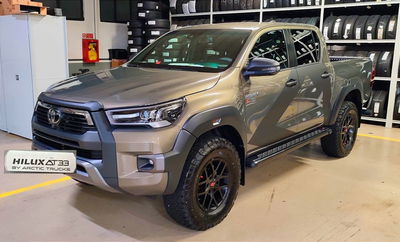 Toyota Hilux 2.8 D A/T 4WD porte Double Cab Invincible nuova a Sesto San Giovanni