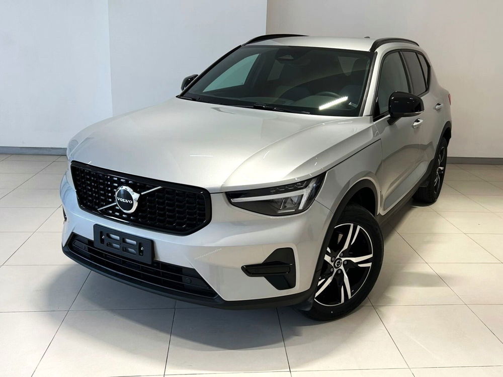 Volvo XC40 nuova a Napoli