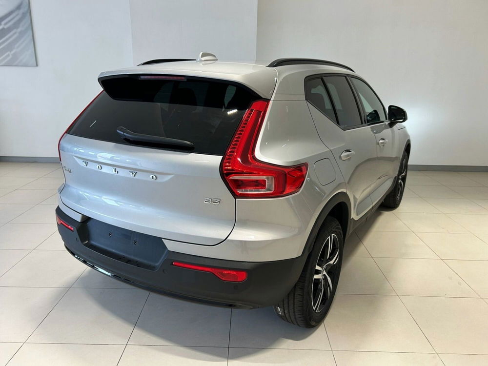 Volvo XC40 nuova a Napoli (2)