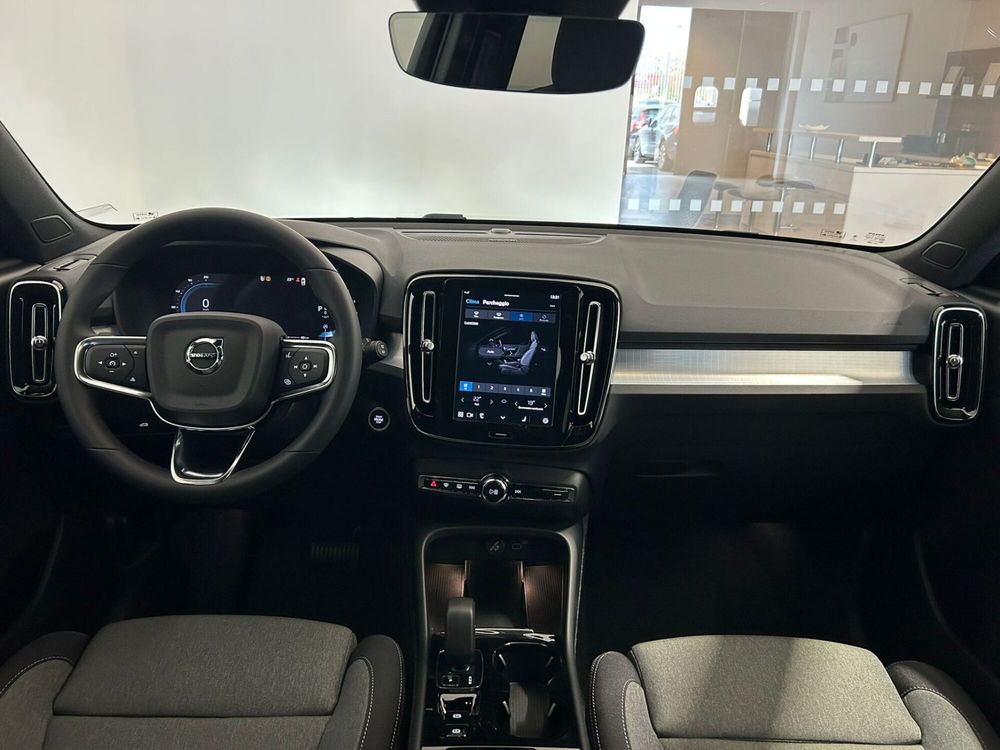 Volvo XC40 nuova a Napoli (4)