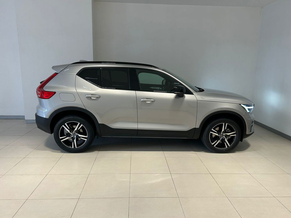 Volvo XC40 nuova a Napoli (6)