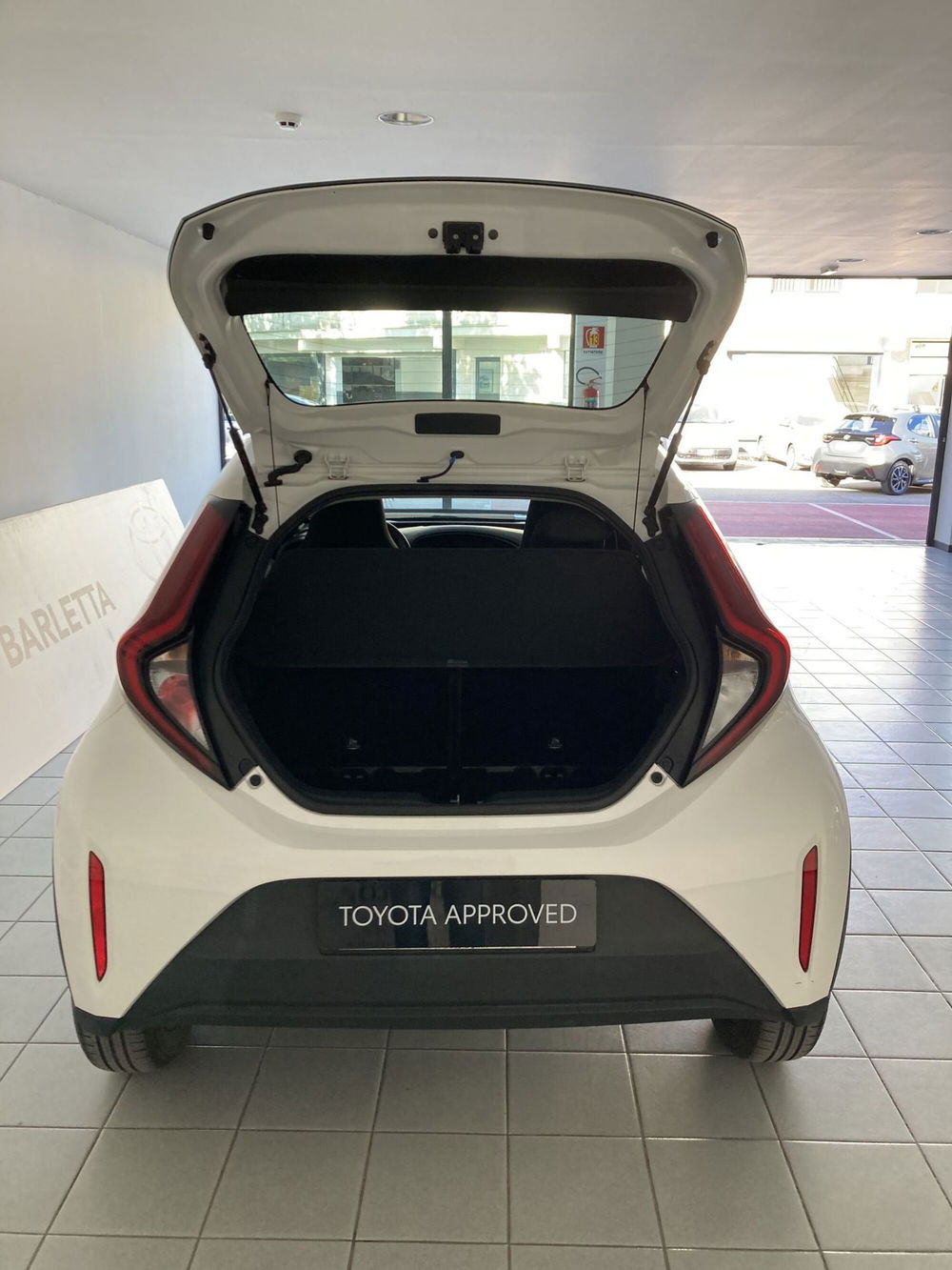 Toyota Aygo X usata a Barletta-Andria-Trani (7)