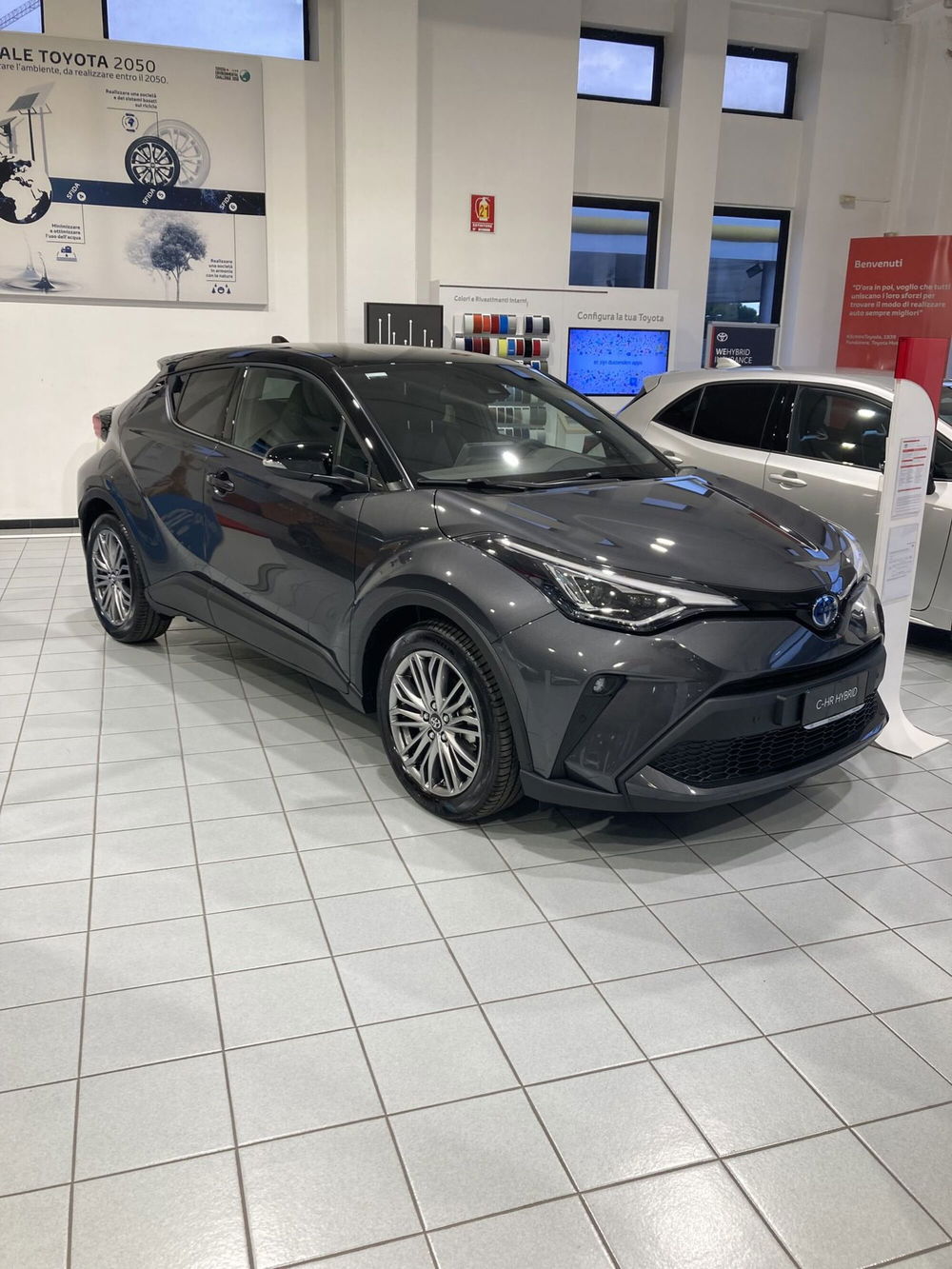 Toyota Toyota C-HR nuova a Barletta-Andria-Trani