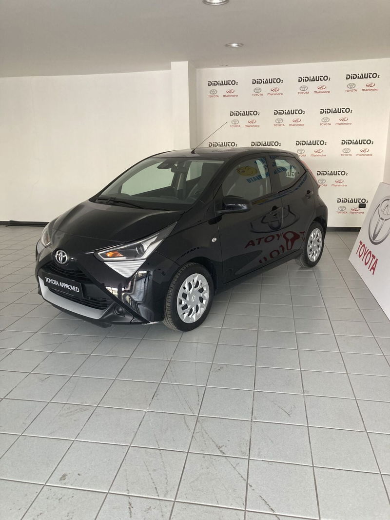 Toyota Aygo Connect 1.0 VVT-i 72 CV 5 porte x-play del 2019 usata a Barletta