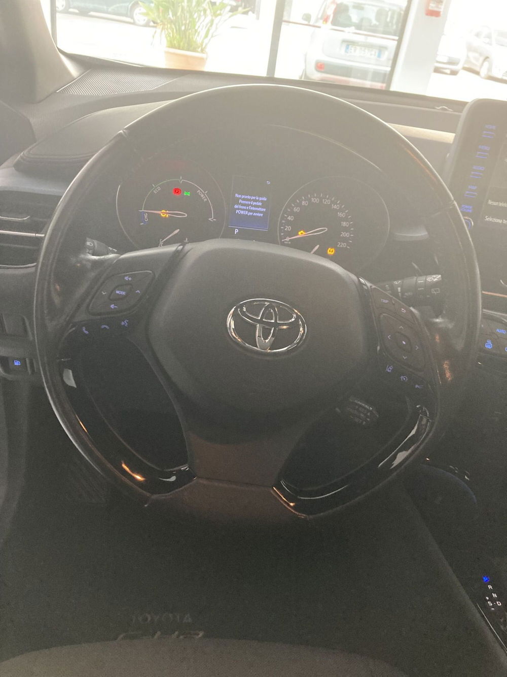 Toyota Toyota C-HR usata a Barletta-Andria-Trani (12)