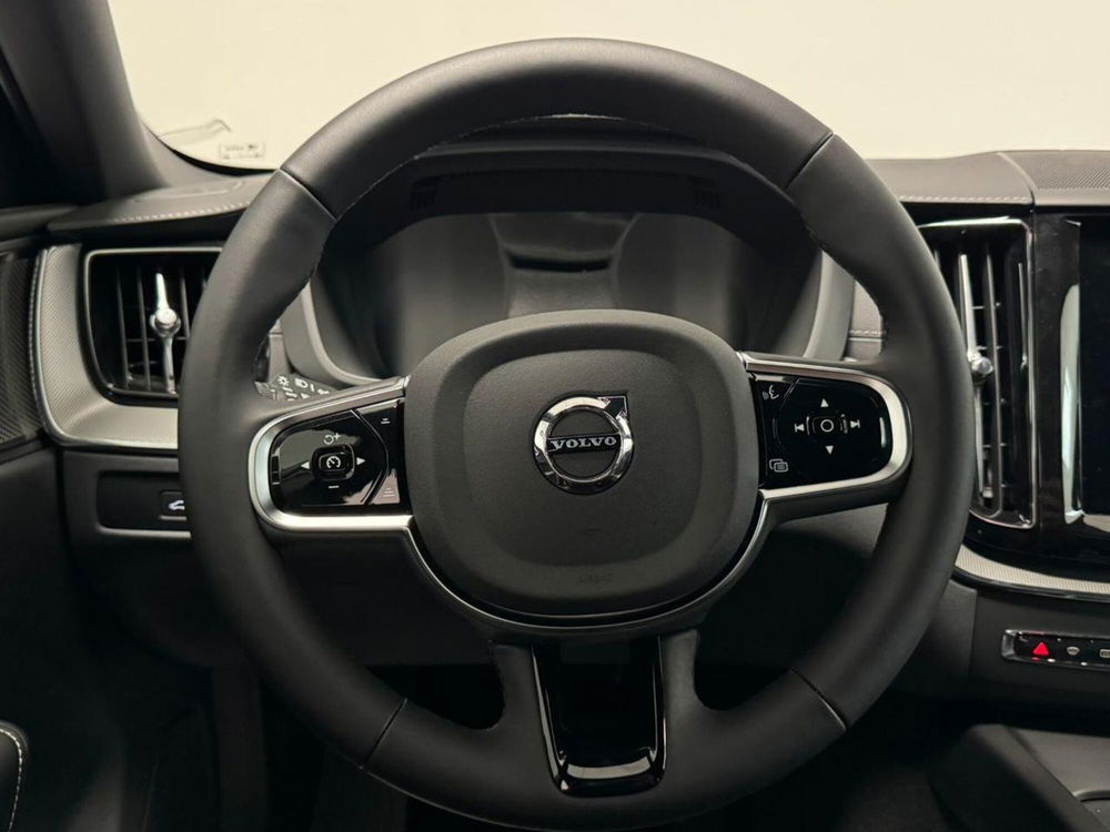 Volvo XC60 nuova a Como (11)