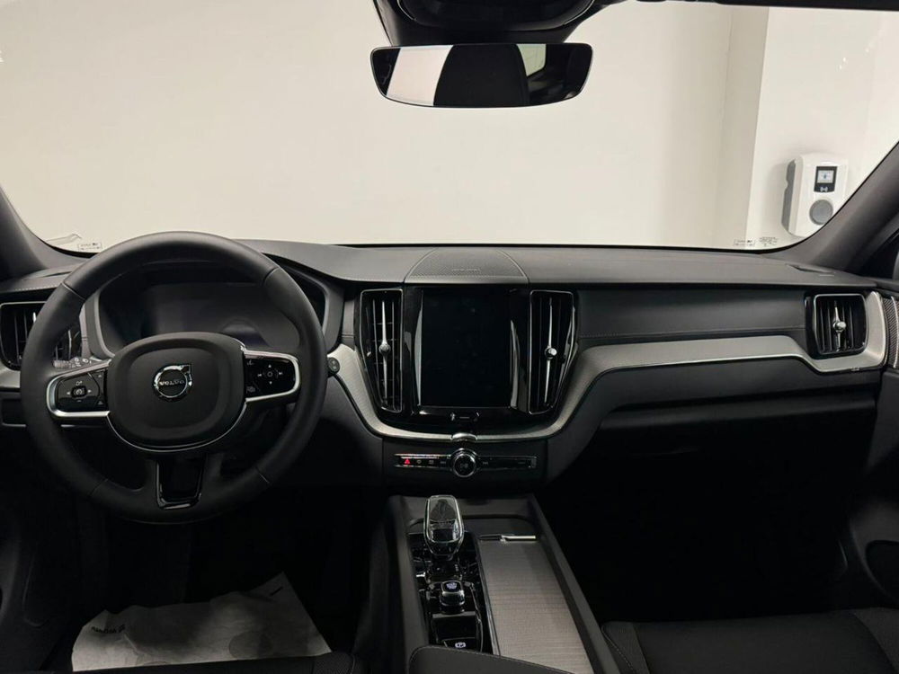 Volvo XC60 nuova a Como (7)