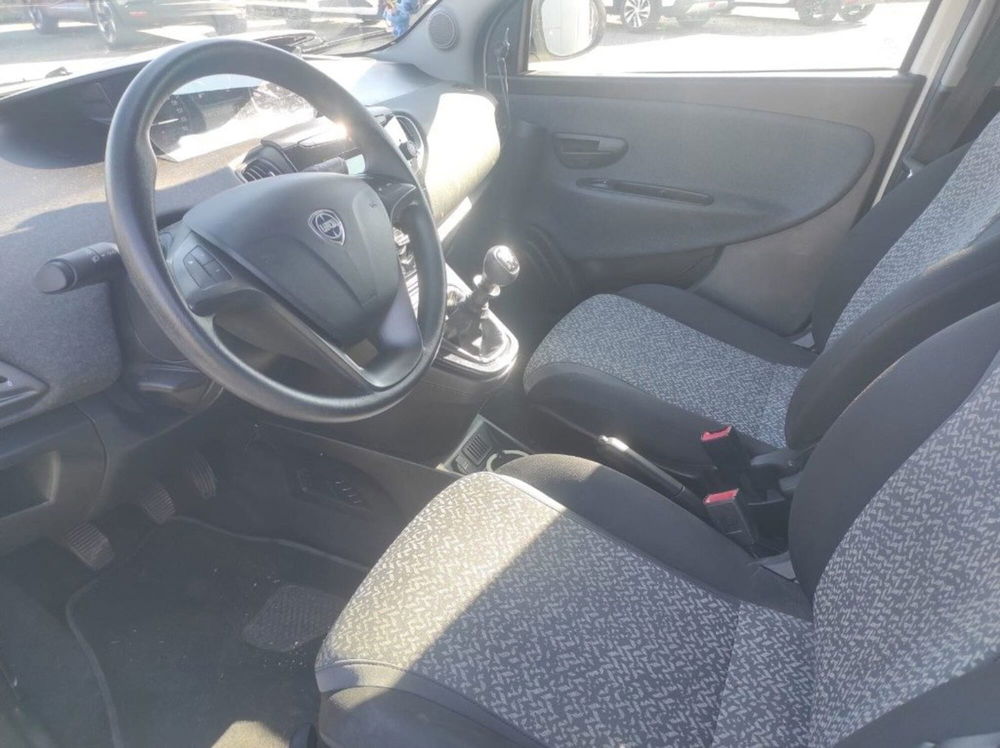 Lancia Ypsilon usata a Viterbo (12)