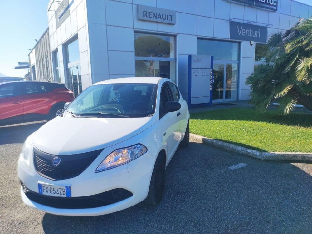 Lancia Ypsilon usata a Viterbo (2)