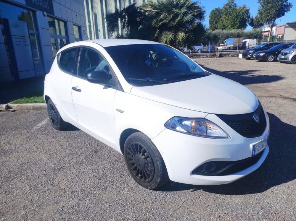 Lancia Ypsilon usata a Viterbo (5)