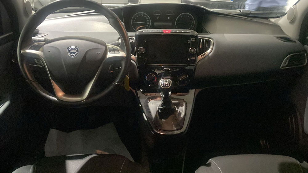 Lancia Ypsilon usata a Bergamo (11)