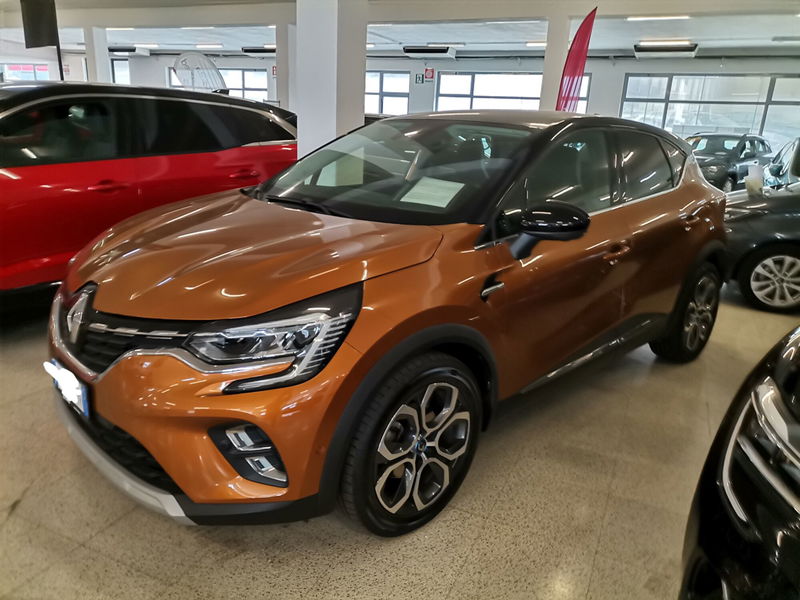 Renault Captur Plug-in Hybrid E-Tech 160 CV Intens  del 2020 usata a Salerno