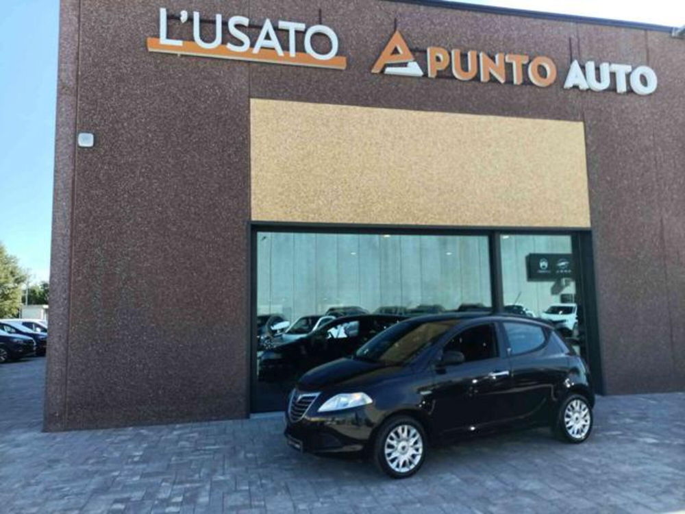 Lancia Ypsilon usata a Ancona