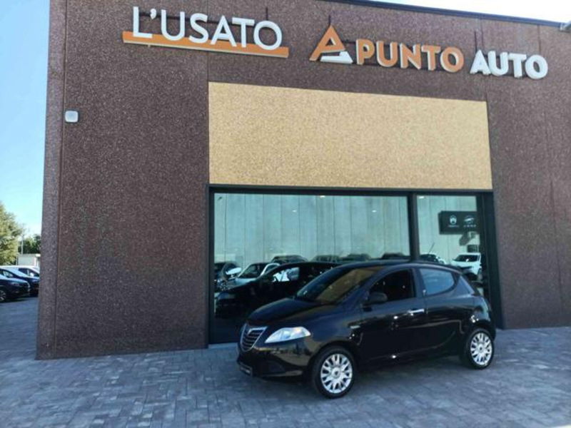 Lancia Ypsilon 1.2 69 CV 5 porte Silver  del 2014 usata a Ancona