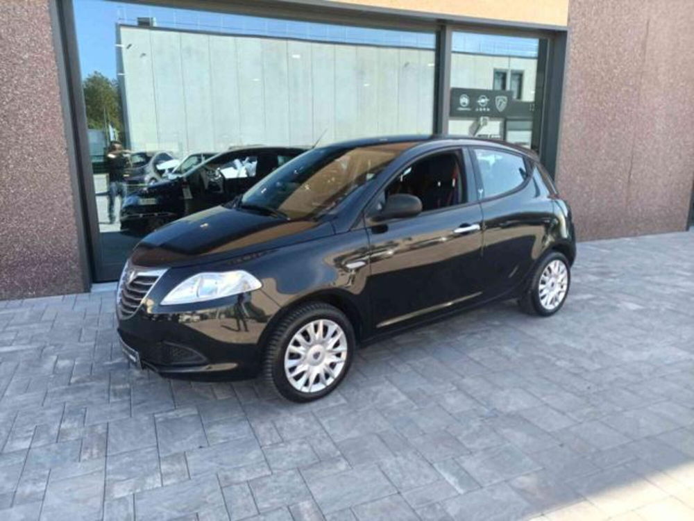 Lancia Ypsilon usata a Ancona (2)