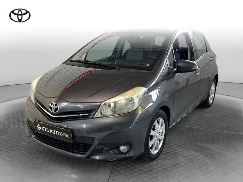 Toyota Yaris 1.D-4D 5 porte Lounge  del 2012 usata a Prato