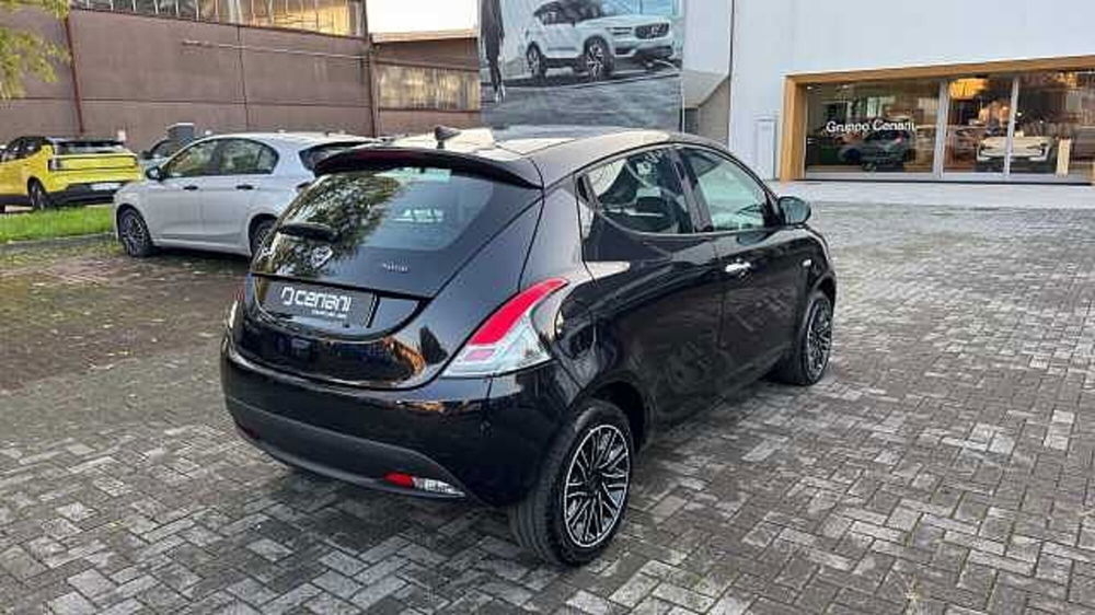 Lancia Ypsilon usata a Milano (5)