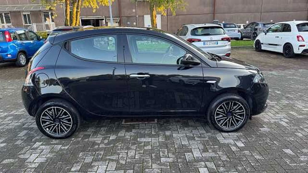 Lancia Ypsilon usata a Milano (6)