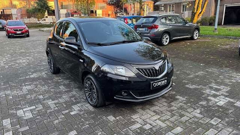 Lancia Ypsilon usata a Milano (7)