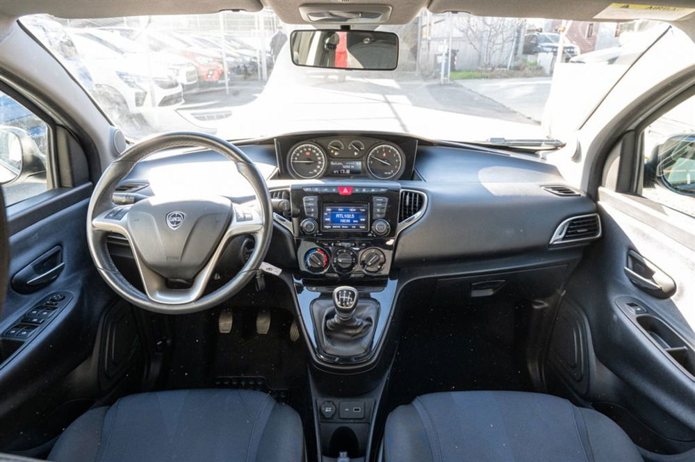 Lancia Ypsilon usata a Torino (11)