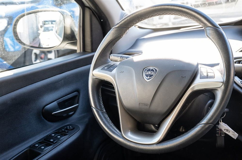 Lancia Ypsilon usata a Torino (20)