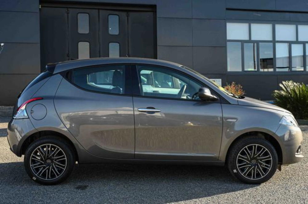 Lancia Ypsilon nuova a Torino (4)