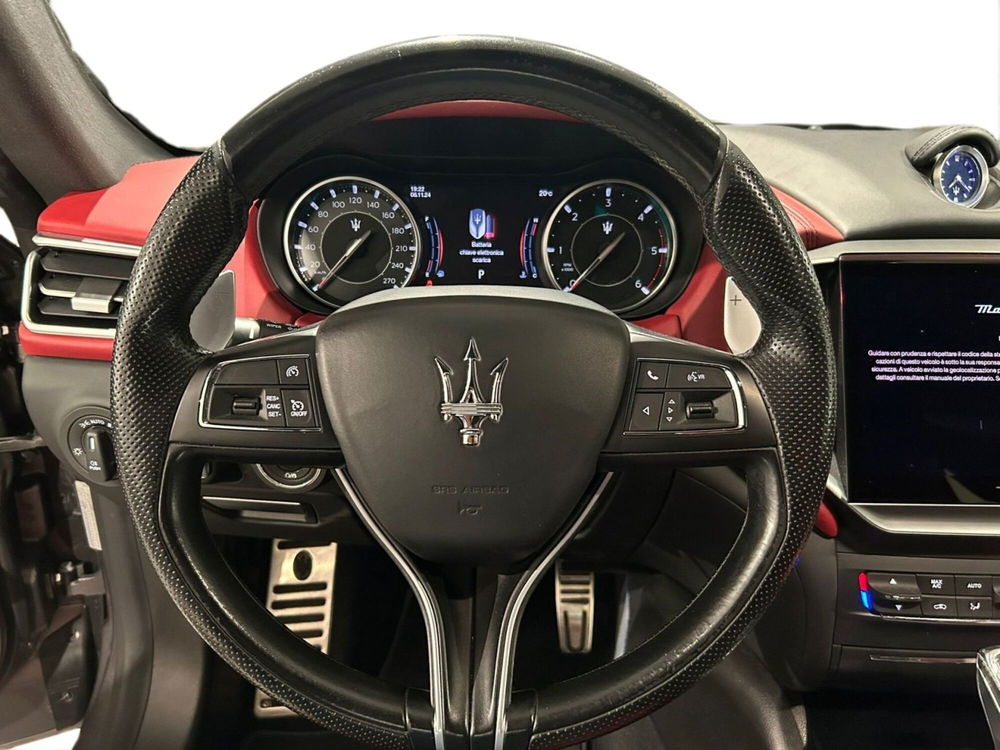 Maserati Ghibli usata a Bari (9)