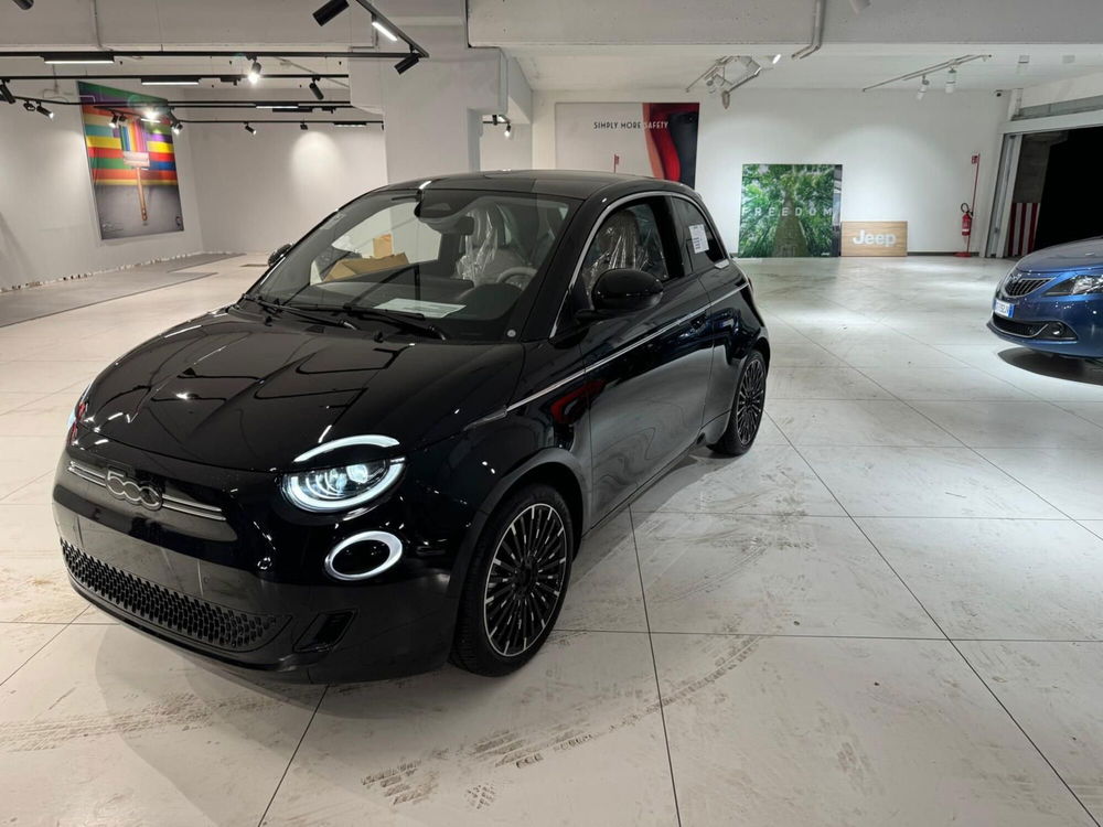 Fiat 500e nuova a Salerno