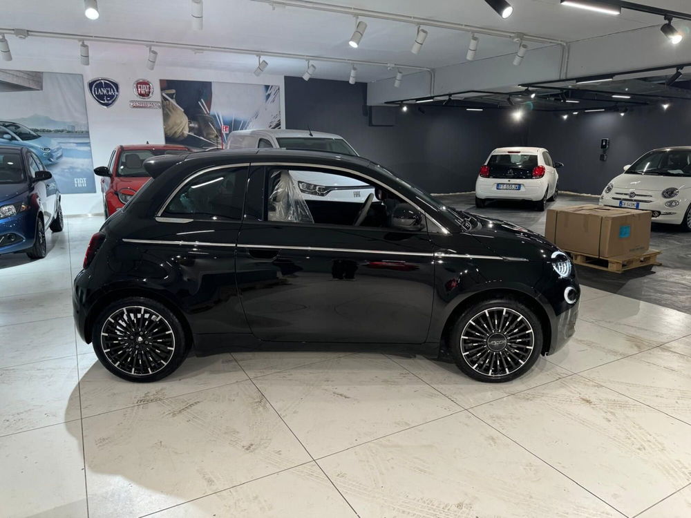 Fiat 500e nuova a Salerno (11)