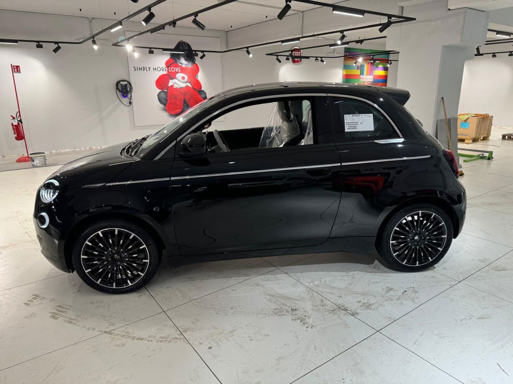 Fiat 500e nuova a Salerno (12)