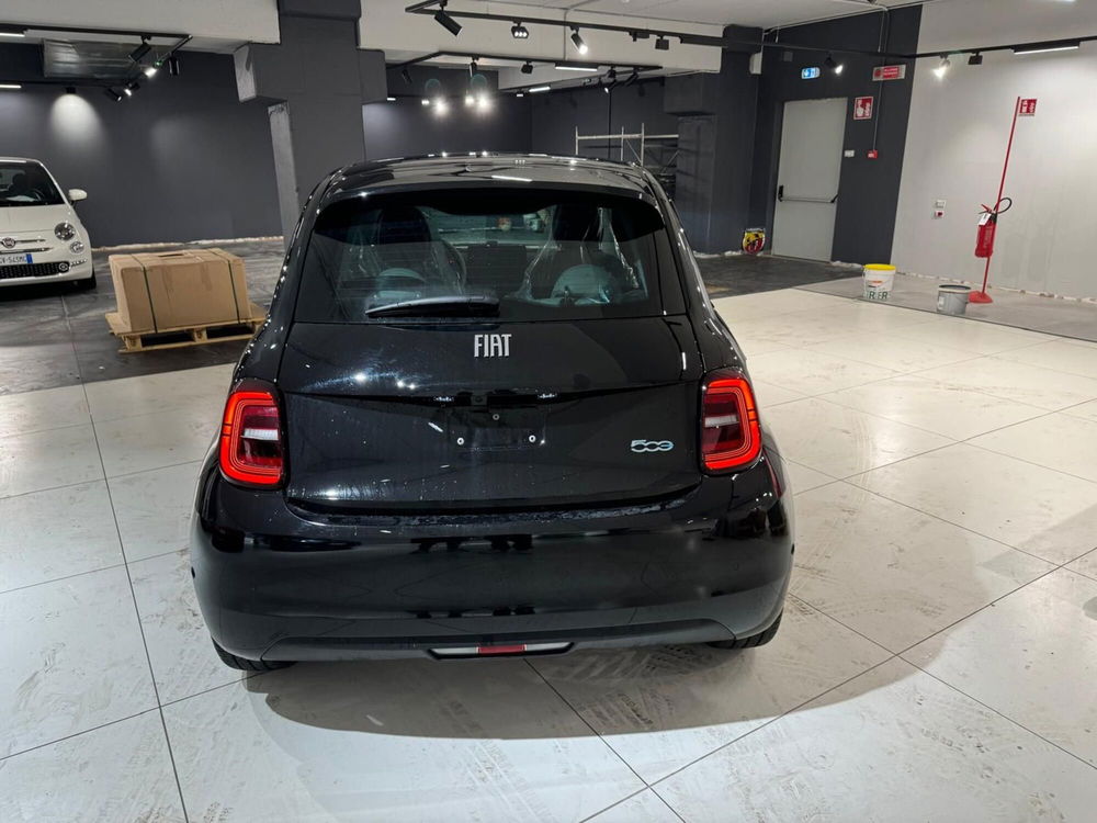 Fiat 500e nuova a Salerno (14)