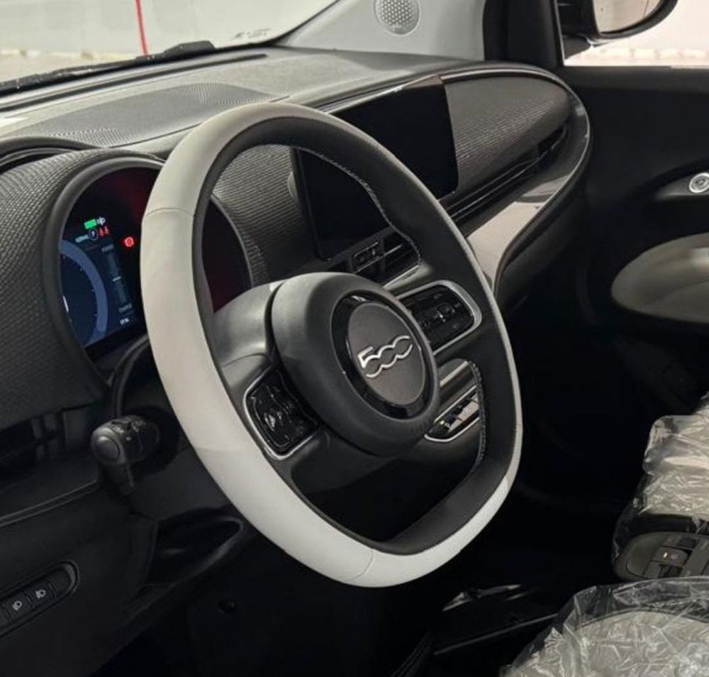 Fiat 500e nuova a Salerno (16)