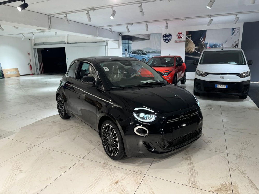 Fiat 500e nuova a Salerno (2)