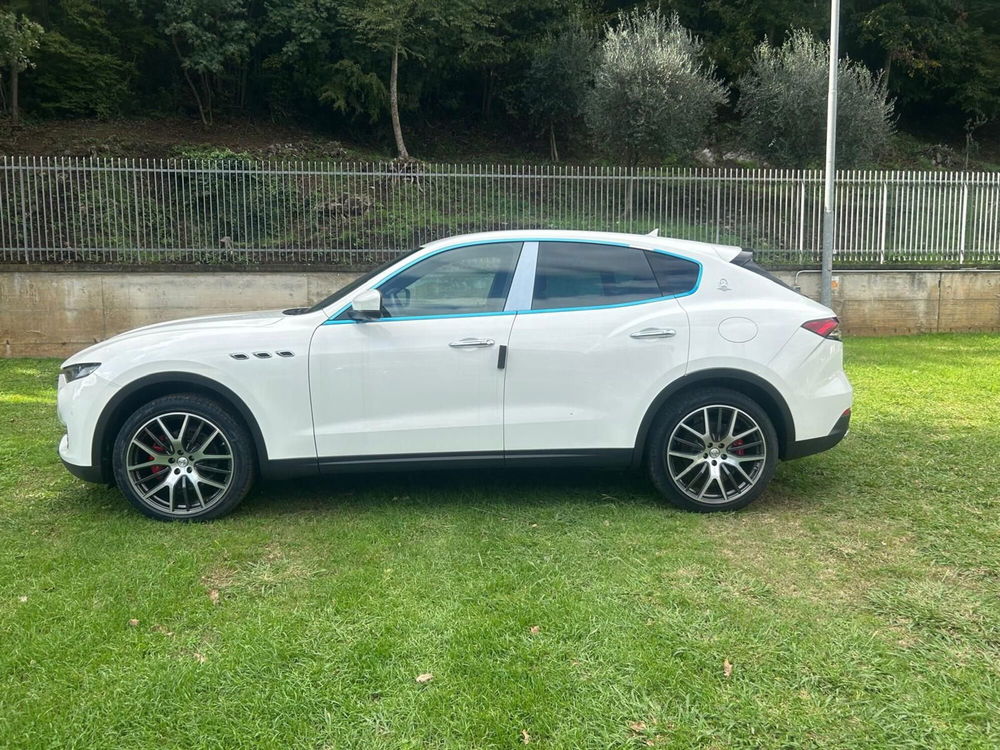 Maserati Levante nuova a Salerno (10)