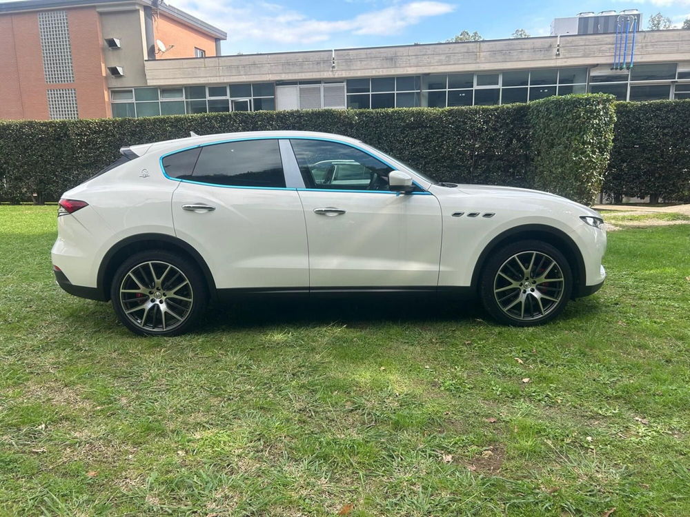 Maserati Levante nuova a Salerno (11)