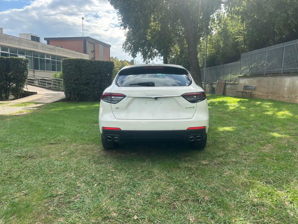 Maserati Levante nuova a Salerno (12)