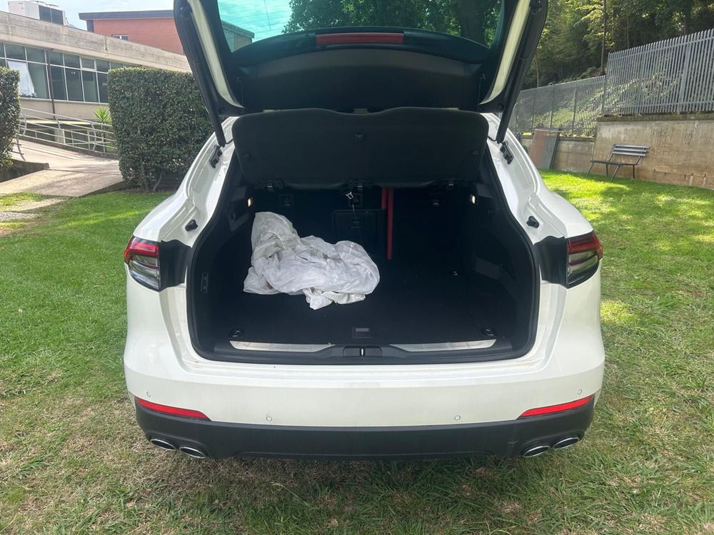 Maserati Levante nuova a Salerno (14)