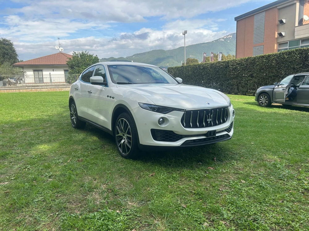 Maserati Levante nuova a Salerno (2)