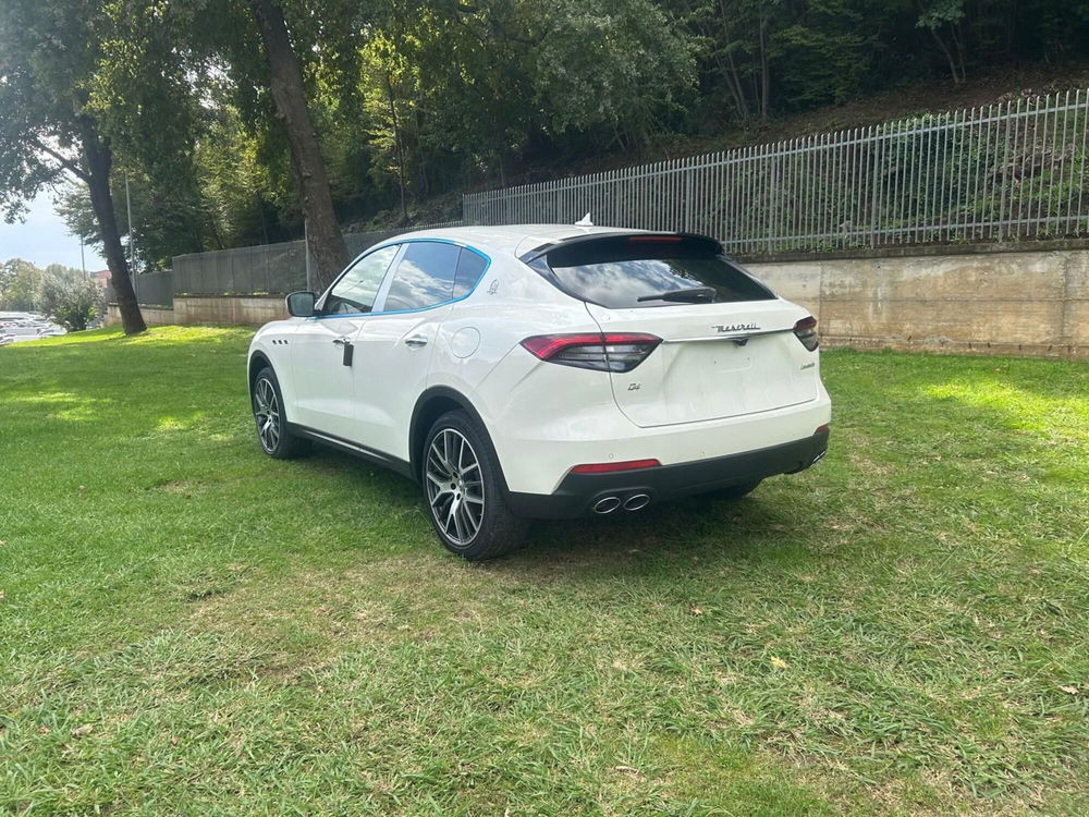 Maserati Levante nuova a Salerno (4)