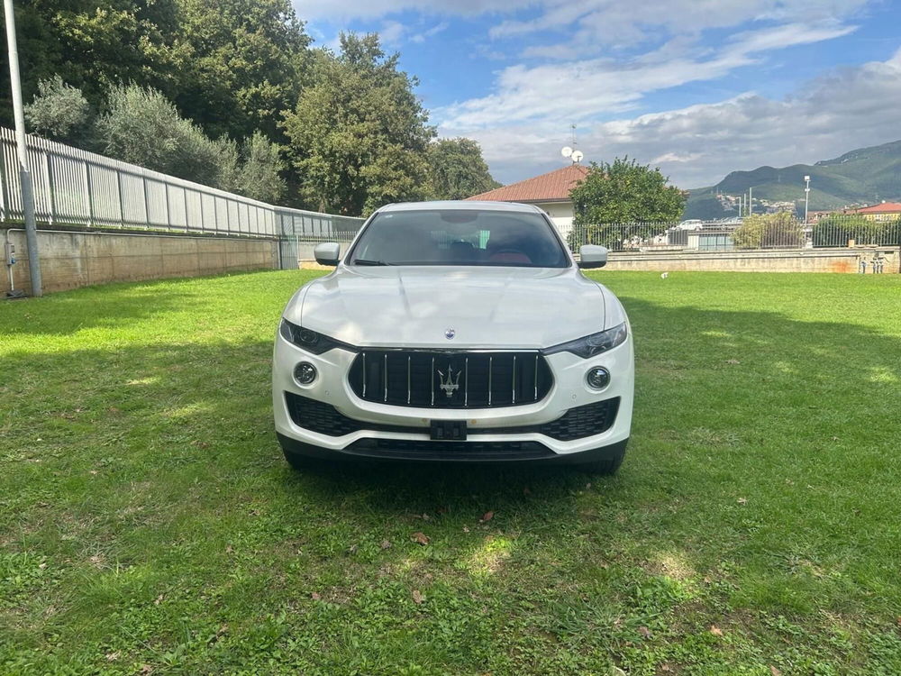 Maserati Levante nuova a Salerno (9)