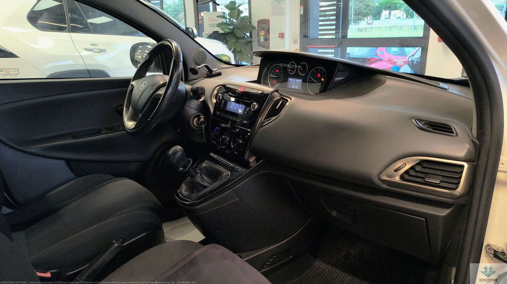 Lancia Ypsilon usata a Catanzaro (12)