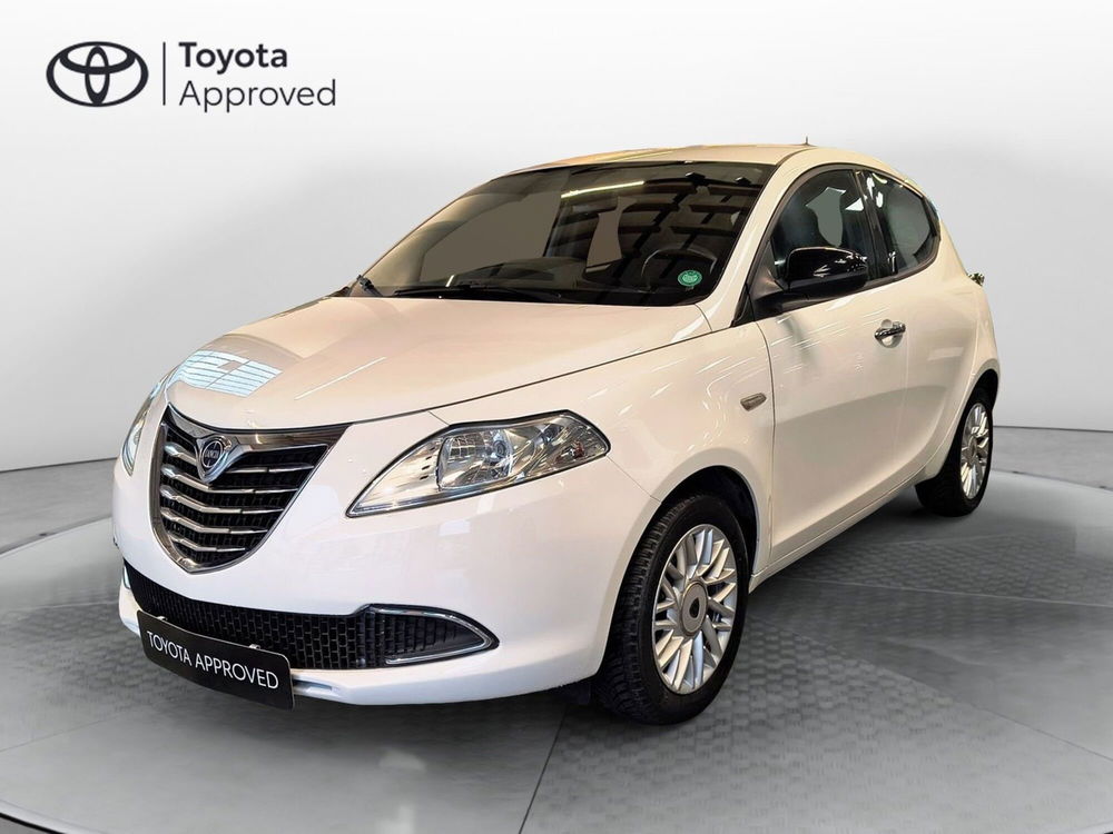 Lancia Ypsilon usata a Catanzaro